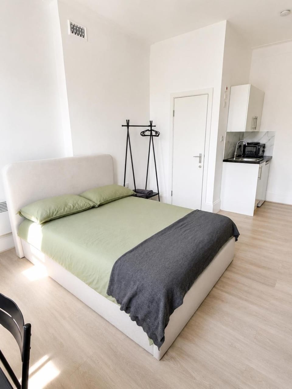 KW SELF CONTAINED STUDIOS ALEXANDRA PALACE COLLECTiON Bed and Breakfast in London