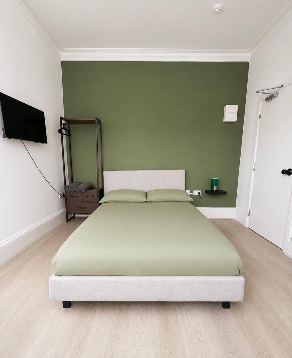 KW SELF CONTAINED STUDIOS ALEXANDRA PALACE COLLECTiON Bed and Breakfast in London