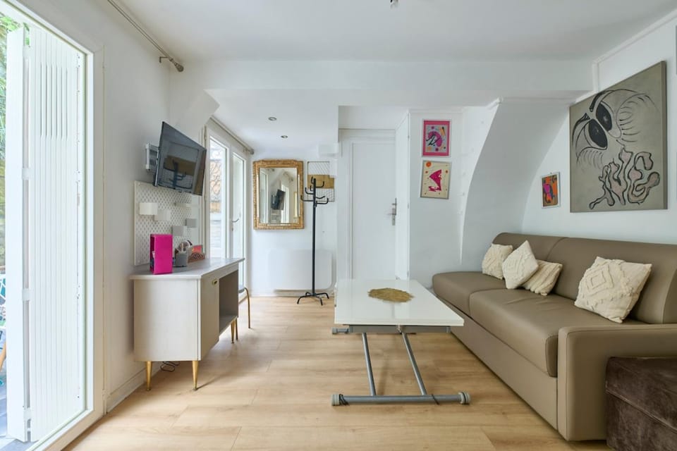 Abbesses 18th Bright Studio with Private Courtyard by Mey Agency Apartment in Paris