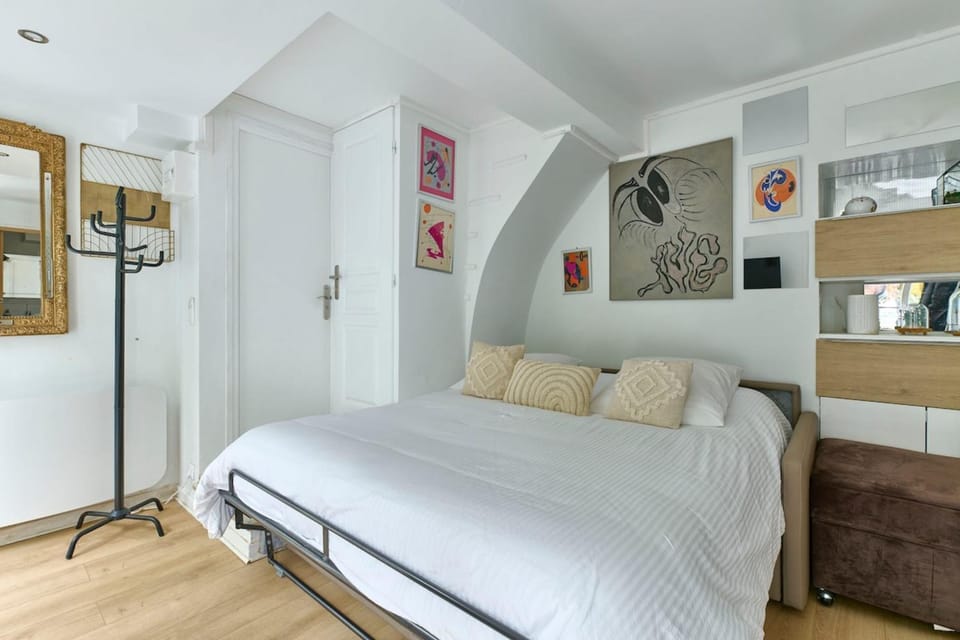 Abbesses 18th Bright Studio with Private Courtyard by Mey Agency Apartment in Paris