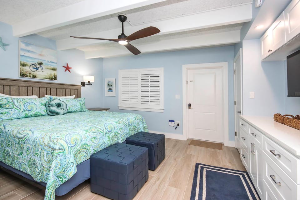Bed, TV and multimedia, Photo of the whole room, Bedroom, wardrobe
