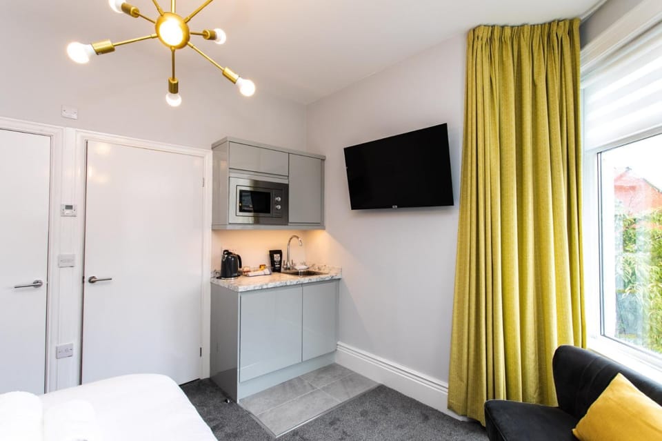 StayCoastal Linden Hotel King Deluxe Suite 2 Apartment hotel in Whitley Bay