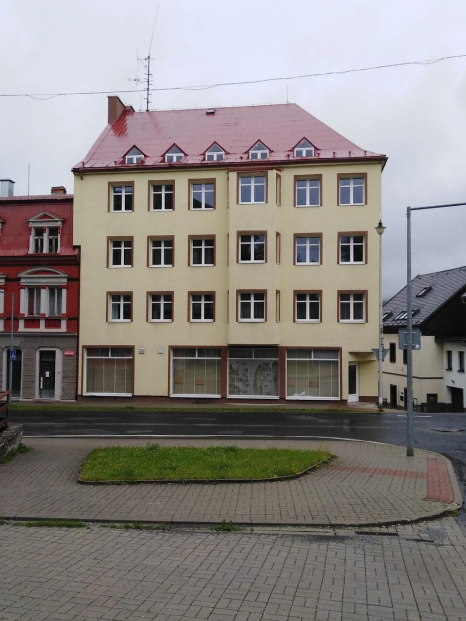 Facade/entrance