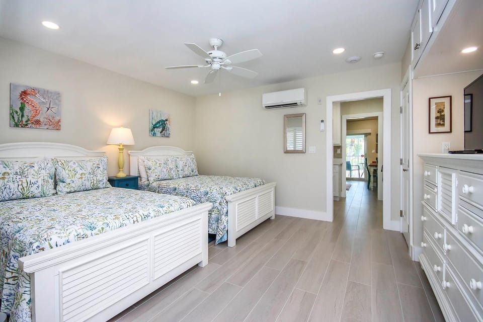 Bed, TV and multimedia, Photo of the whole room, Bedroom, air conditioner