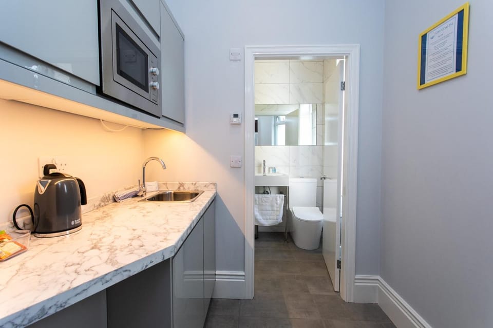 StayCoastal Linden Hotel King Deluxe Suite 4 Apartment hotel in Whitley Bay