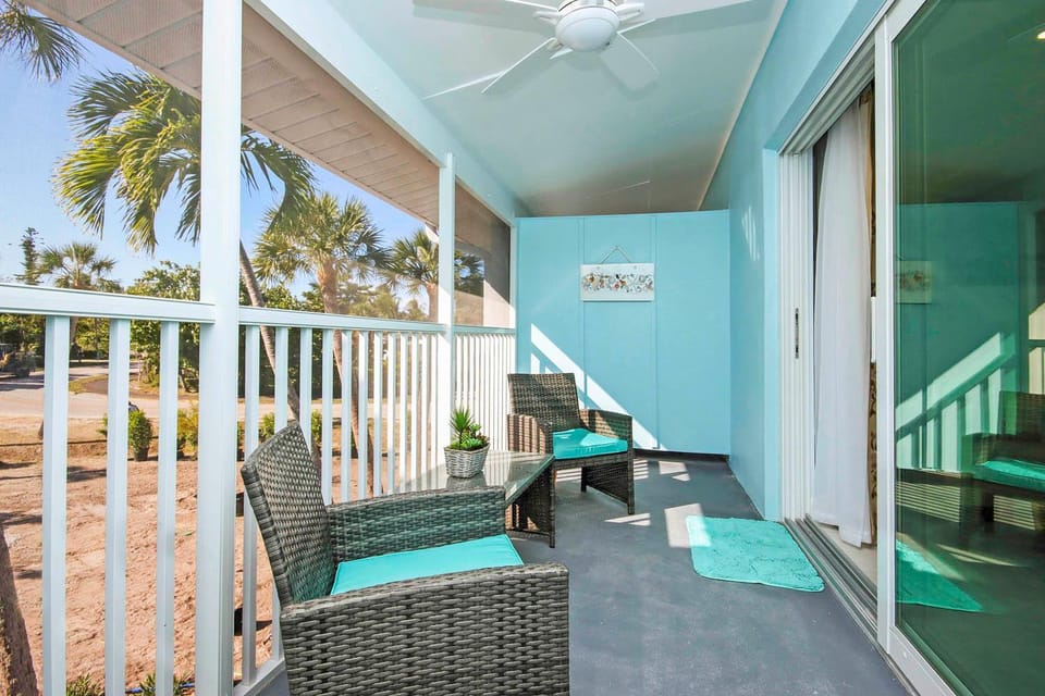 Patio, Day, Balcony/Terrace