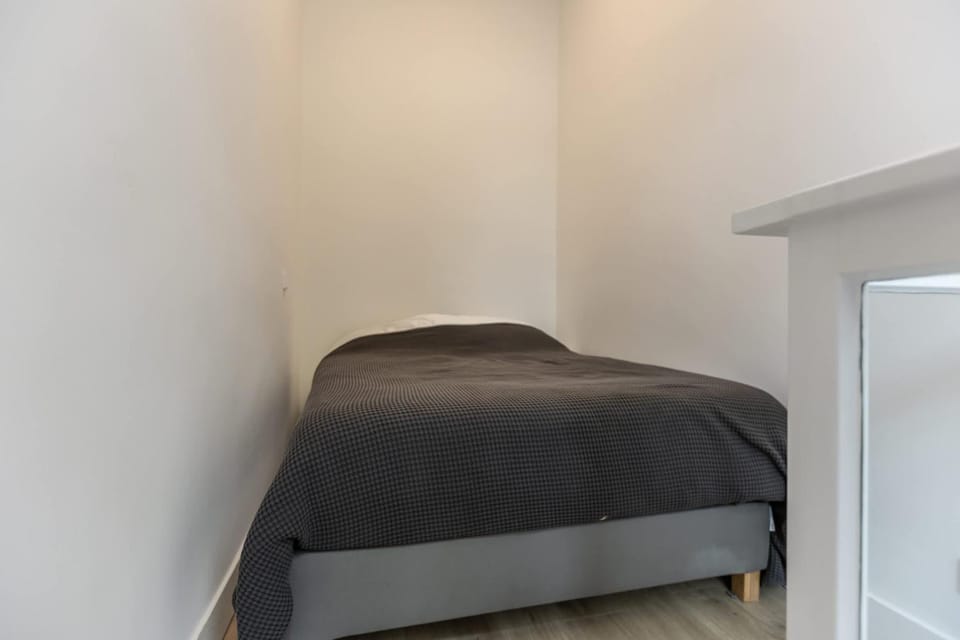 Modern Lower-Ground Apartment in Rotterdam West Apartment in Rotterdam