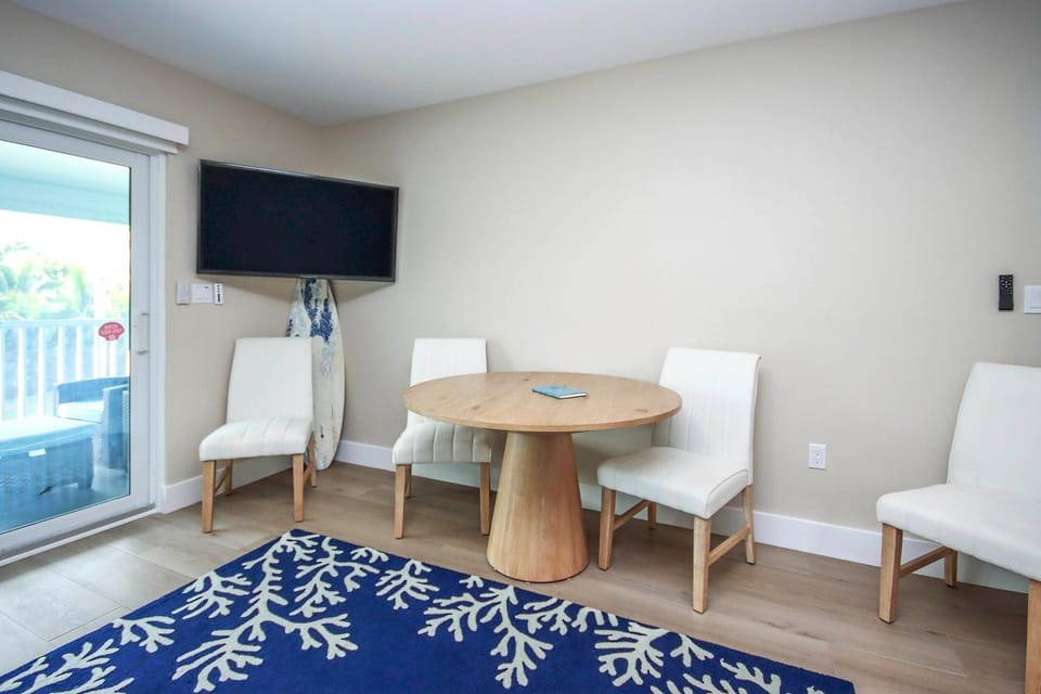 TV and multimedia, Living room, Seating area, Dining area, Evening entertainment