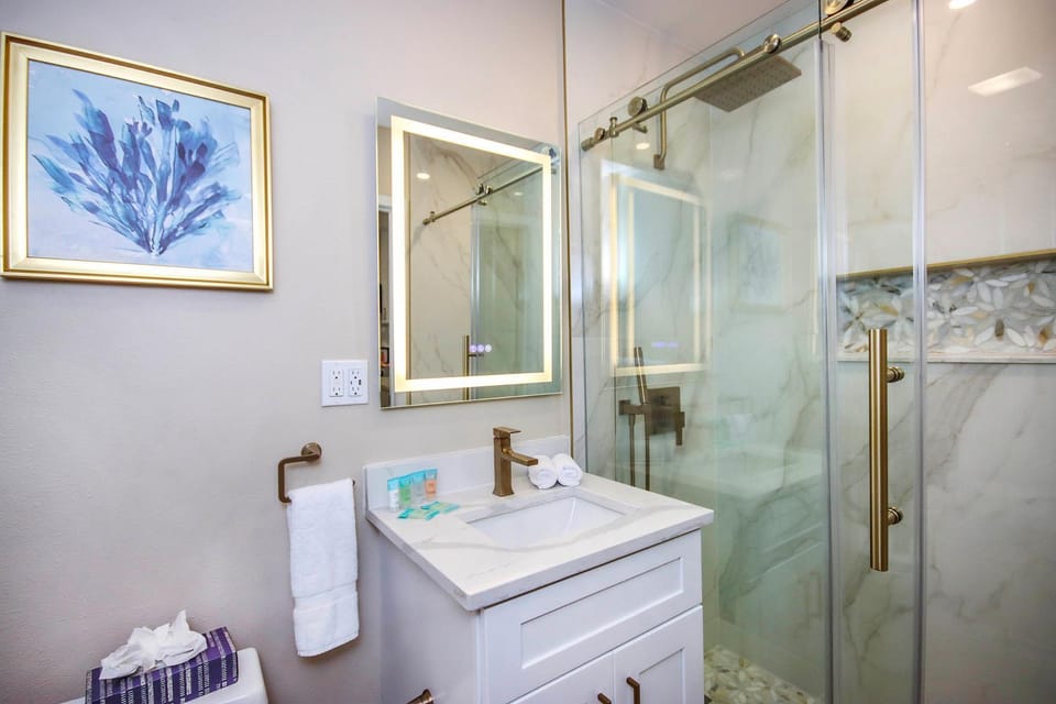 Shower, Bathroom, towels