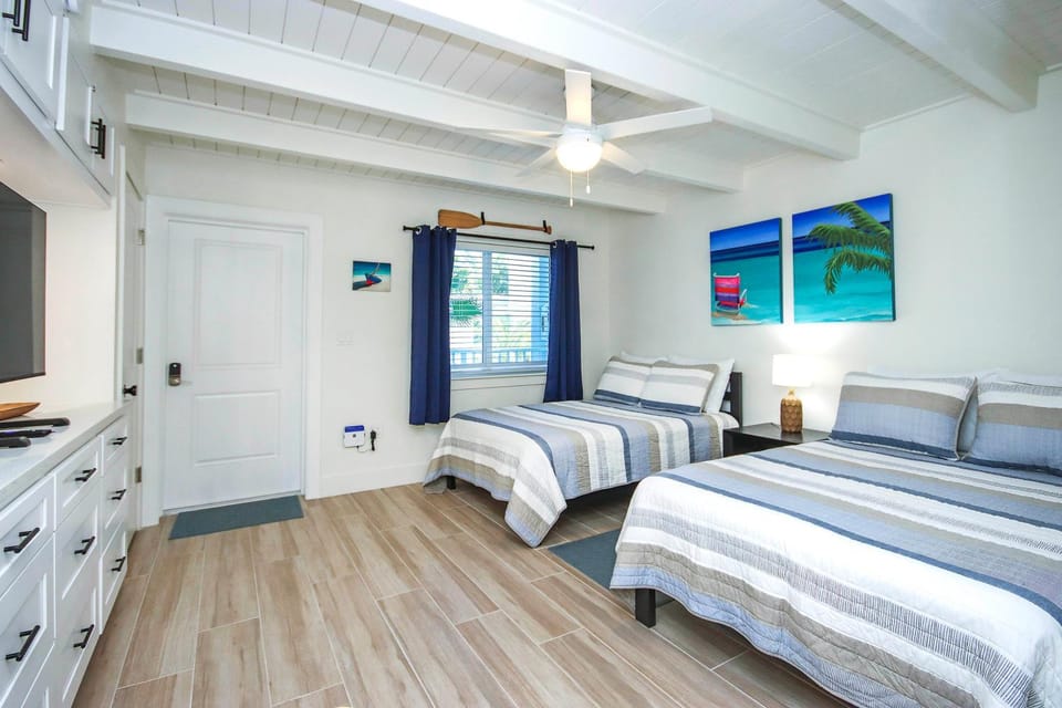Bed, TV and multimedia, Photo of the whole room, Bedroom, wardrobe
