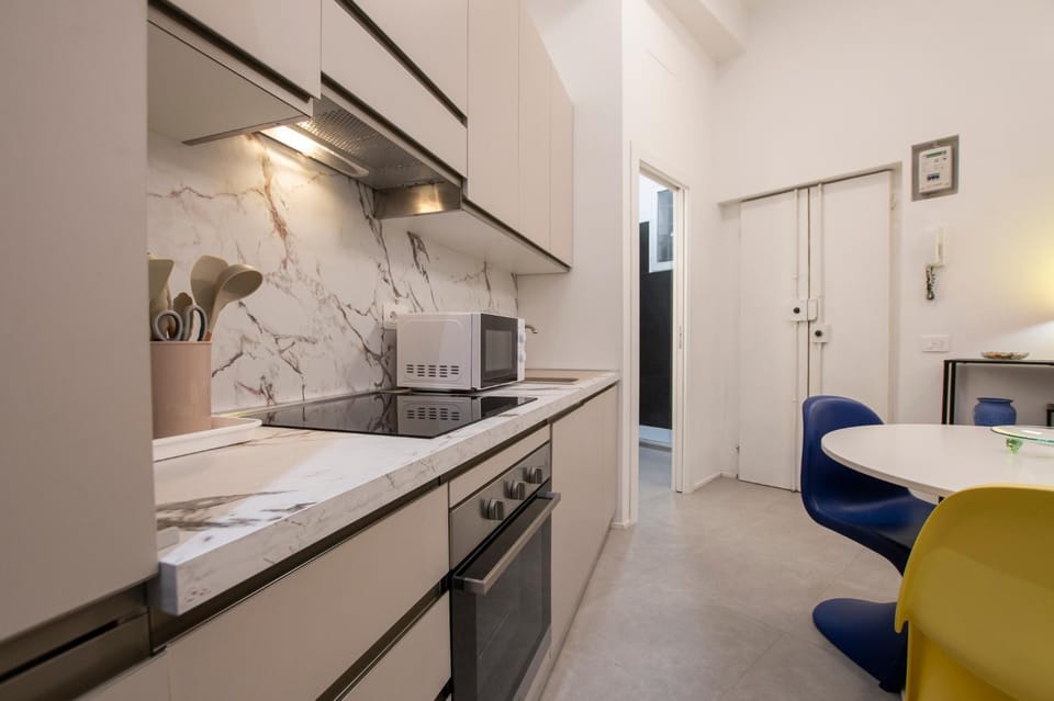 Casa Giacosa - Metro M1 Pasteur - 10min to Duomo Apartment in Milan