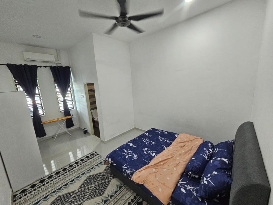 Bed, Bedroom, wardrobe, air conditioner
