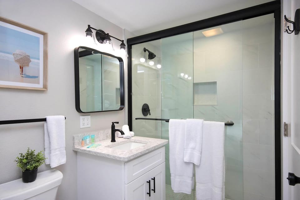 Shower, Bathroom, towels