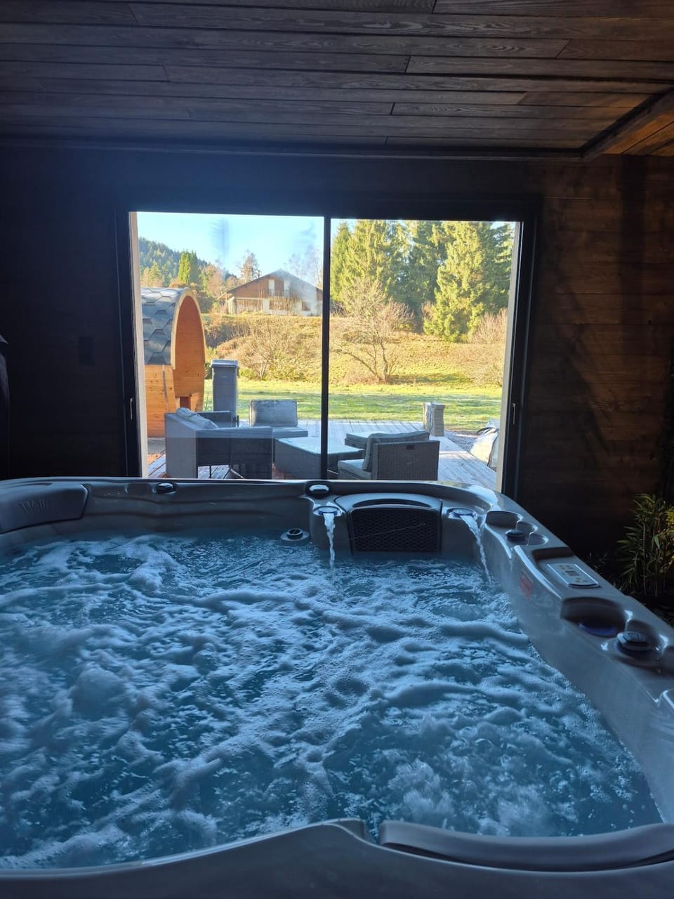 Shower, Natural landscape, Hot Tub