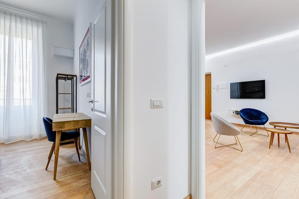 Seating area, Bedroom