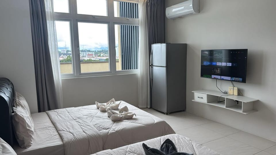 Bed, TV and multimedia, Bedroom