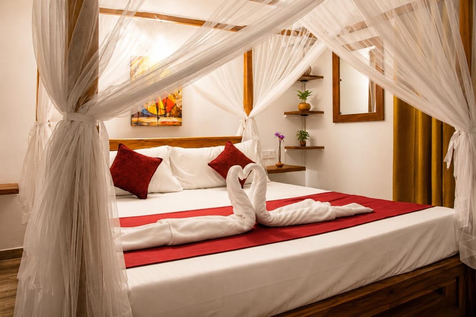 Bed, Photo of the whole room, Decorative detail, Bedroom, towels