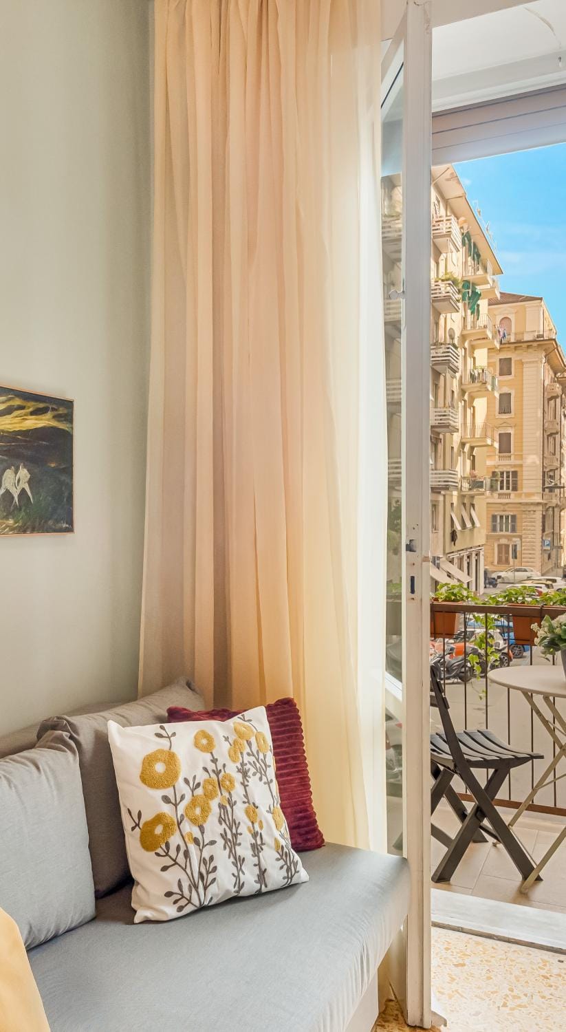 Bedroom, City view
