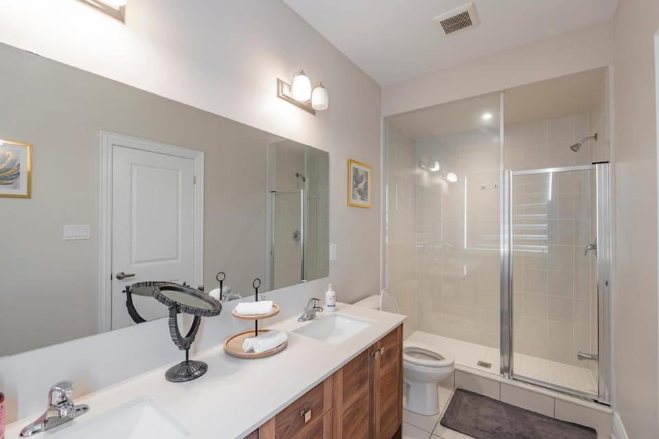 Bright and Spacious 3BR, 2,5 Bath Home in Caledon House in Halton Hills