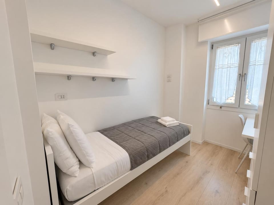 10 min from downtown, Renovated three room apartment with balcony Apartment in Trentino-South Tyrol