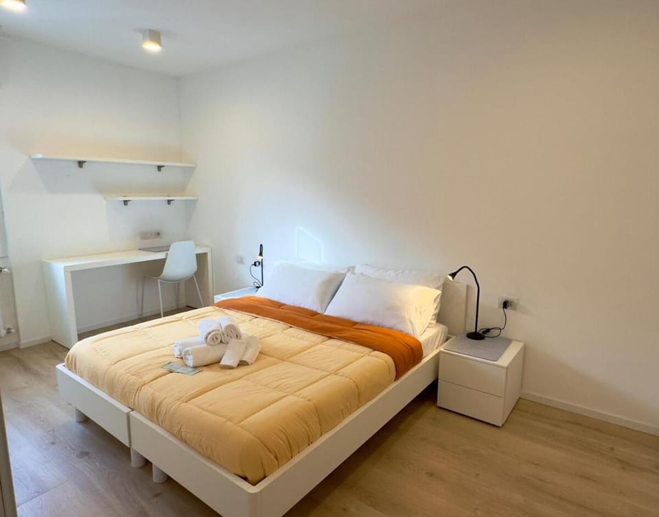 10 min from downtown, Renovated three room apartment with balcony Apartment in Trentino-South Tyrol