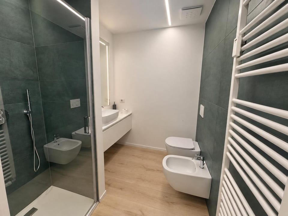 10 min from downtown, Renovated three room apartment with balcony Apartment in Trentino-South Tyrol
