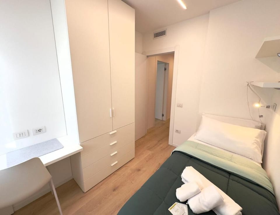 10 min from downtown, Renovated three room apartment with balcony Apartment in Trentino-South Tyrol