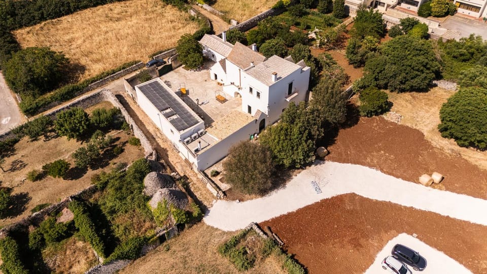 Property building, Neighbourhood, Natural landscape, Bird's eye view, Street view, Location