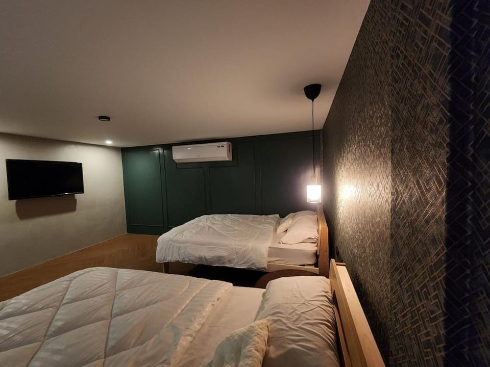 The Regal Loft - Art Deco Stay Near Picnic Grove Tagaytay Apartment in Tagaytay