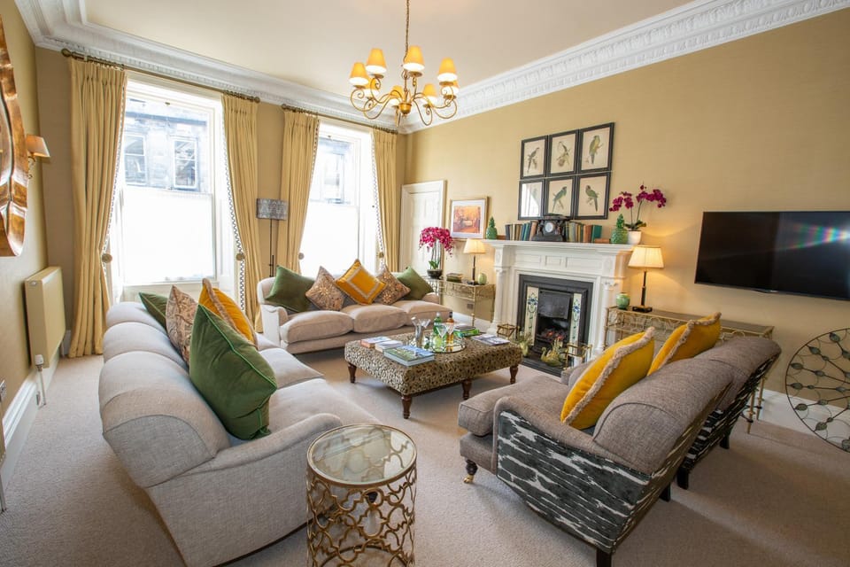 Communal lounge/ TV room, Living room, Evening entertainment