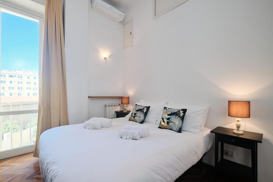 Bed, Photo of the whole room, Bedroom, towels, air conditioner