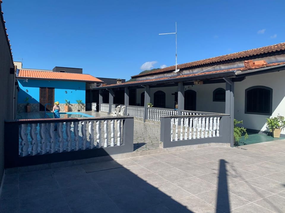 Casa ampla a 6 min da praia massaguasu House in Caraguatatuba
