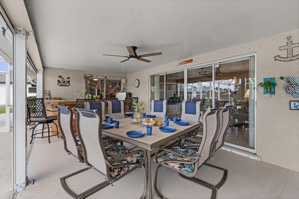 Waterfront Bliss with Pool, Spa & Gulf Access - Paradise on the Canal - Roelens House in Cape Coral