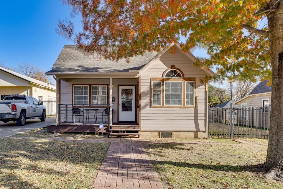 Pet-Friendly Fort Worth Home: 8 Mi to AT&T Stadium House in Arlington