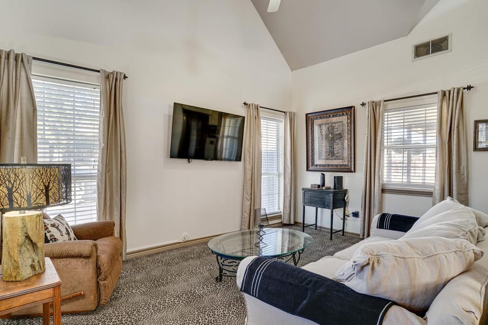 Pet-Friendly Fort Worth Home: 8 Mi to AT&T Stadium House in Arlington