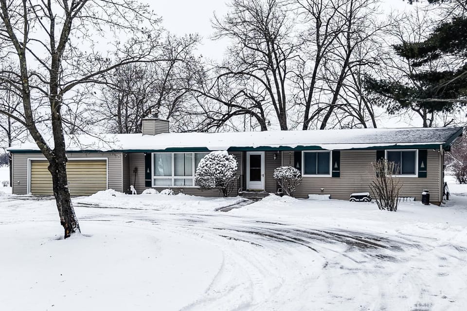 Waterfront Petenwell Lake Home w/ Private Dock House in Petenwell Lake