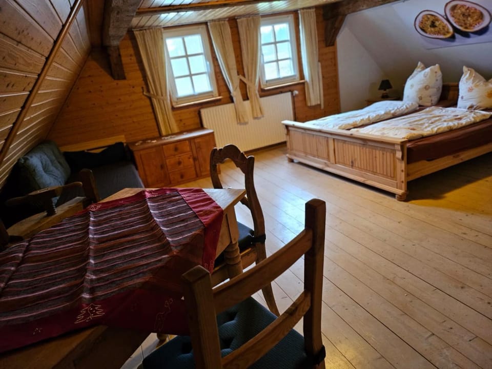 Bed, Photo of the whole room, Seating area, Bedroom
