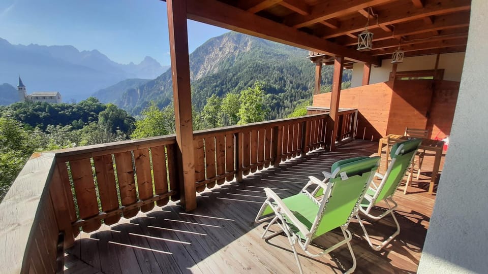 DOLOMITI ALTE VIE con parcheggio privato e garage moto Apartment in Friuli-Venezia Giulia