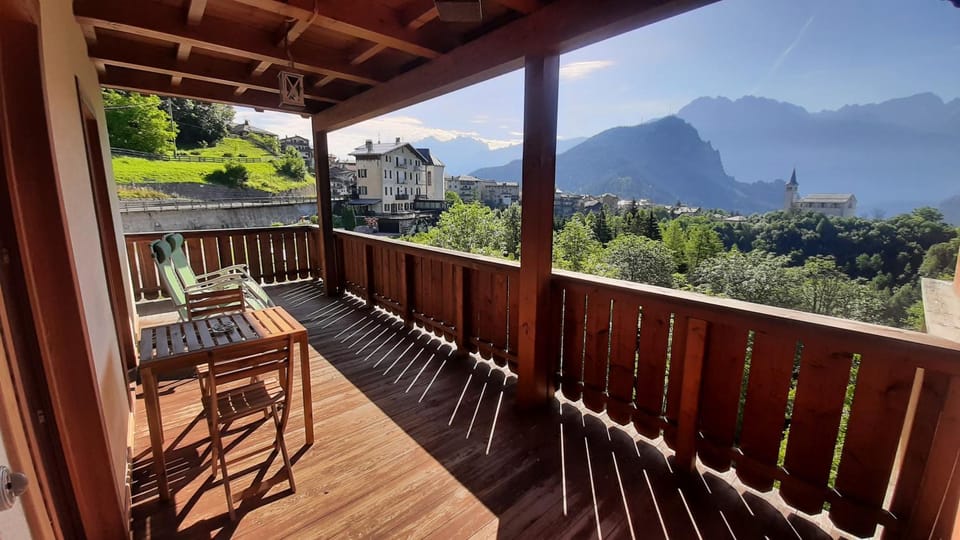 DOLOMITI ALTE VIE con parcheggio privato e garage moto Apartment in Friuli-Venezia Giulia
