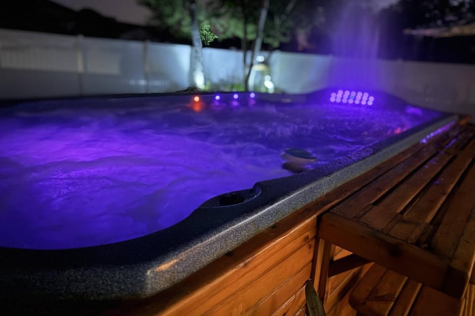 Driftwood Retreat & Swim Spa House in Spring Hill