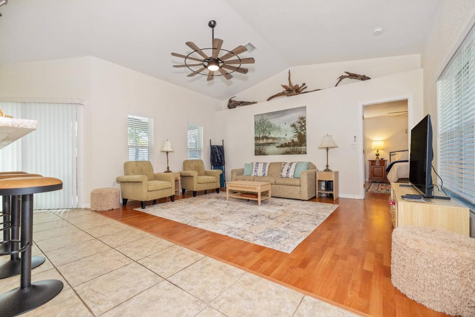 Driftwood Retreat & Swim Spa House in Spring Hill
