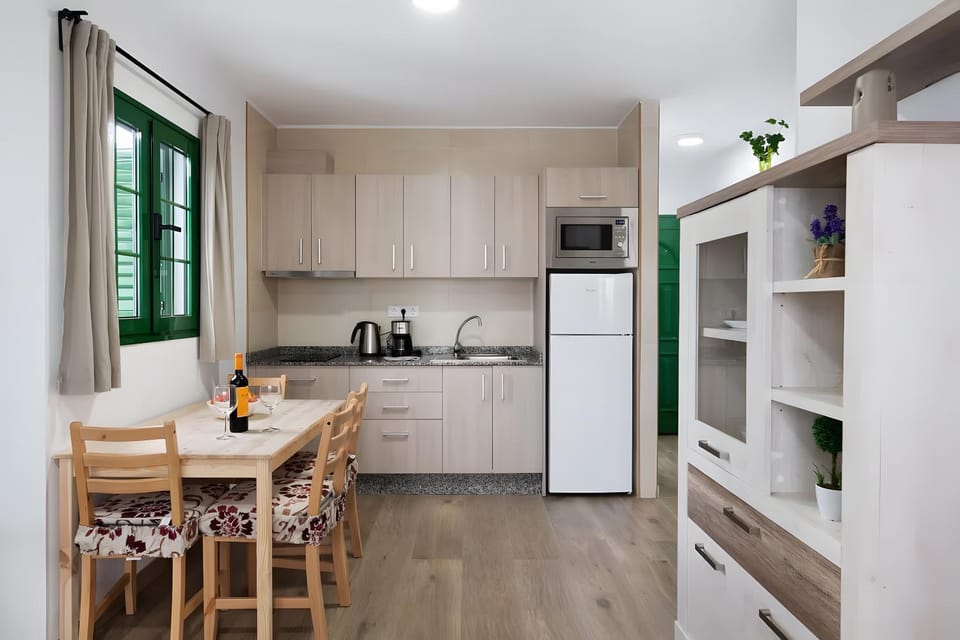 Property building, Kitchen or kitchenette, Living room