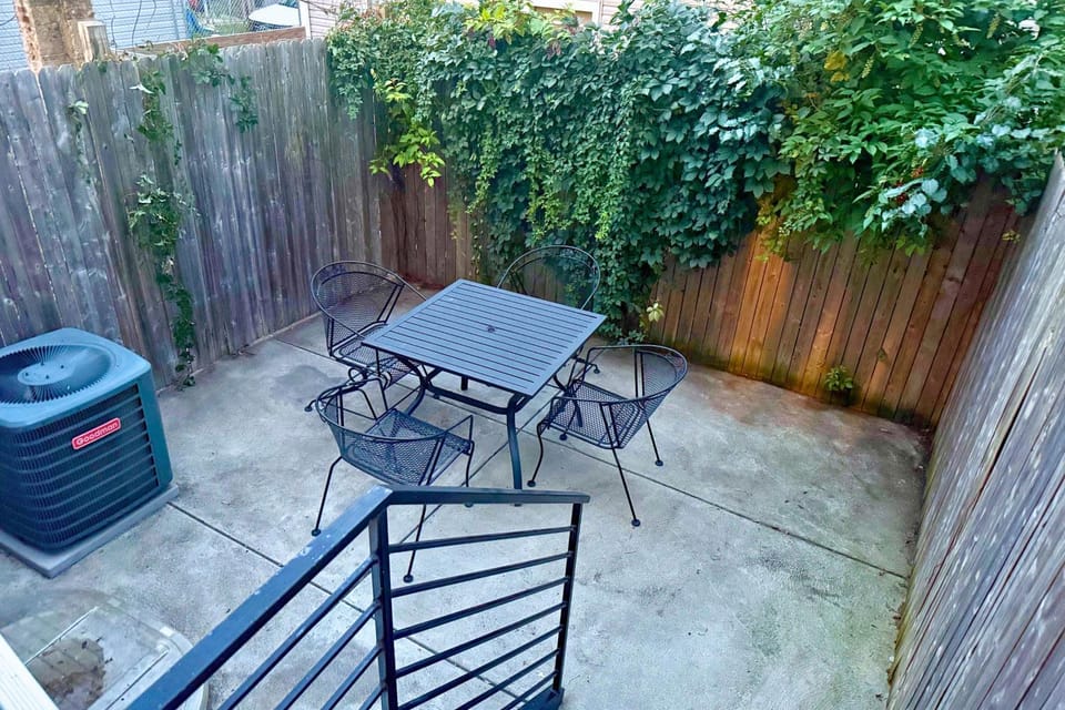 Rooftop Deck & Game Lounge in North Philly East! House in Philadelphia