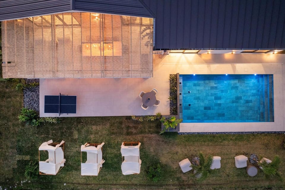Luxe Miami Lakefront Mansion - 9BR w Pool & Garden House in Ojus