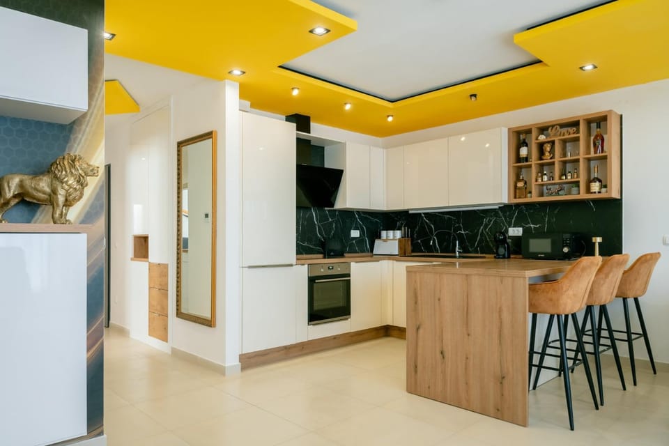 Kitchen or kitchenette, Dining area, dishwasher, oven, stove
