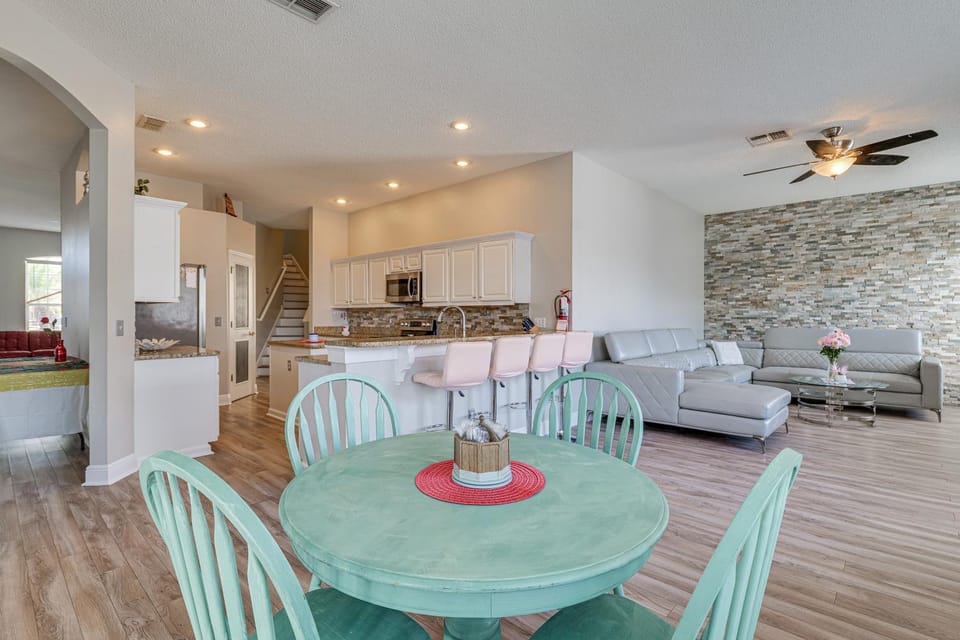 Group-Ready Theme Park Hub w/ Pool in Davenport House in Four Corners