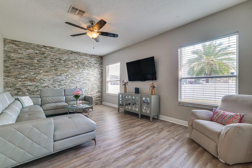Group-Ready Theme Park Hub w/ Pool in Davenport House in Four Corners