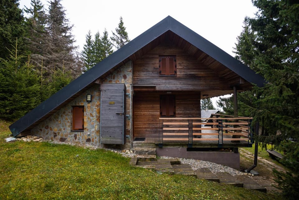 Property building, Facade/entrance, Summer