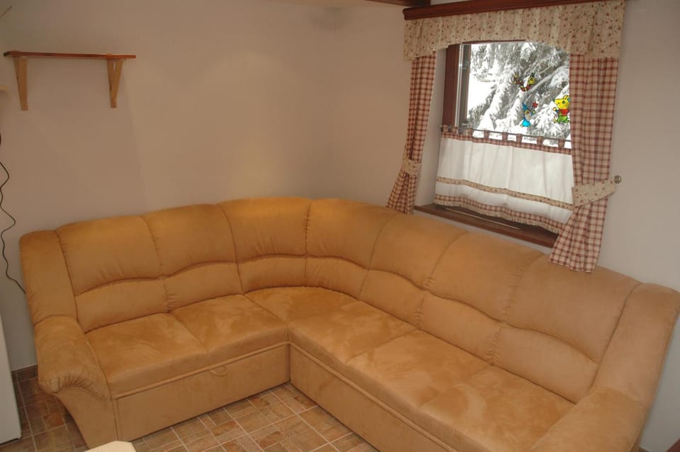 Bed, Living room