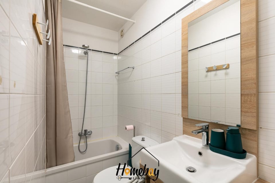 Shower, Toilet, Bathroom, Bath, towels